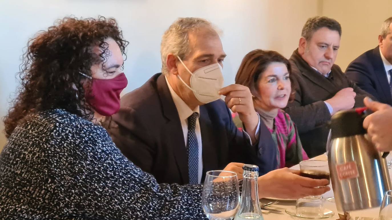 La corporación municipal acude al acto celebrado en la Colegiata para preparar las Cabezadas