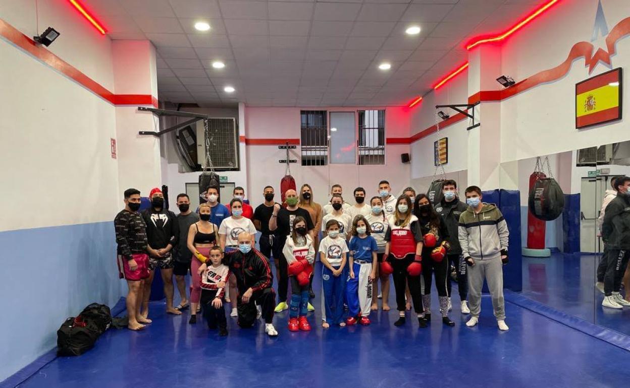 El leonés Alfredo Arrojo imparte una masterclass de cara a finalizar la preparación del equipo para los Campeonatos de la Comunidad Valenciana. 