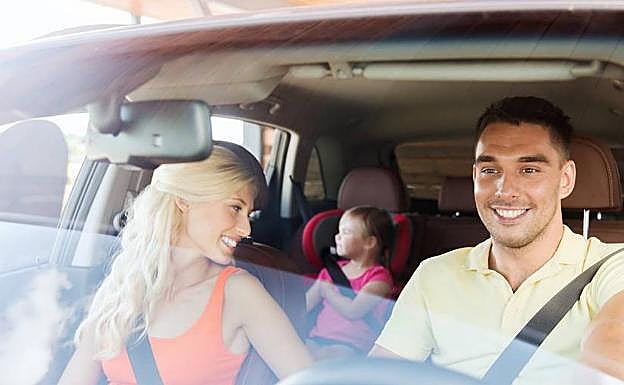 La DGT vigilará esta semana el uso del cinturón y las sillitas infantiles