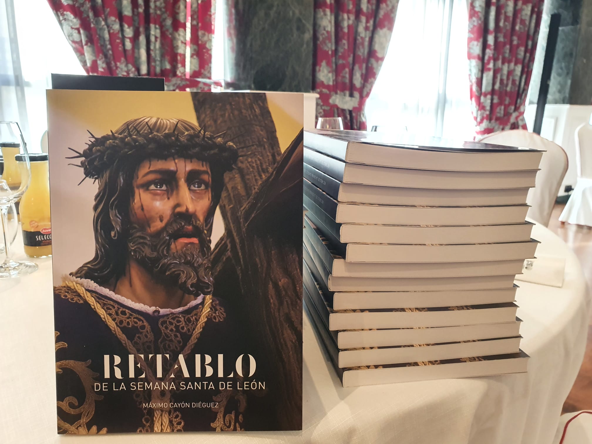 Acto de presentación del libro 'Retablo de la Semana Santa de León' de Máximo Cayón Diéguez
