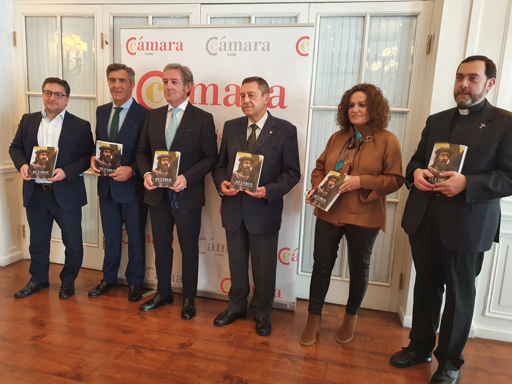 Acto de presentación del libro 'Retablo de la Semana Santa de León' de Máximo Cayón Diéguez