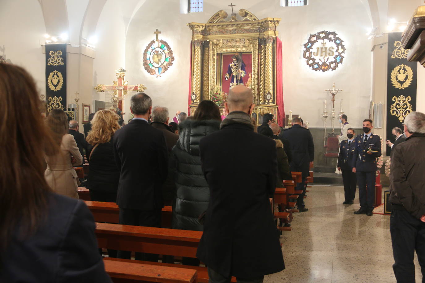 Ceremonía litúrgica del Besamanos de Nuestra Señora de la Soledad en León.