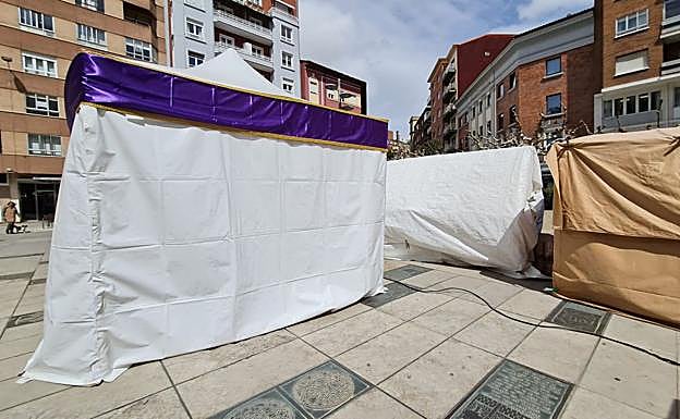 Las primeras carpas, este jueves, en su ubicación. 