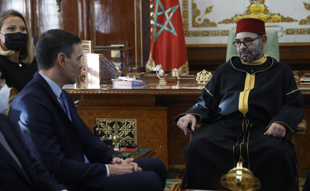 El rey de Marruecos, Mohamed VI, recibe en audiencia al presidente del Gobierno, Pedro Sánchez.