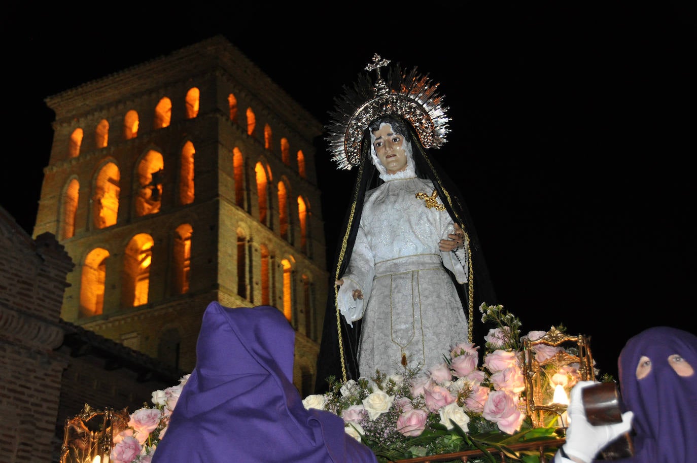 La coincidencia con la muestra de las Edades del Hombre le dan un protagonismo especial a Semana Santa de Sahagún.