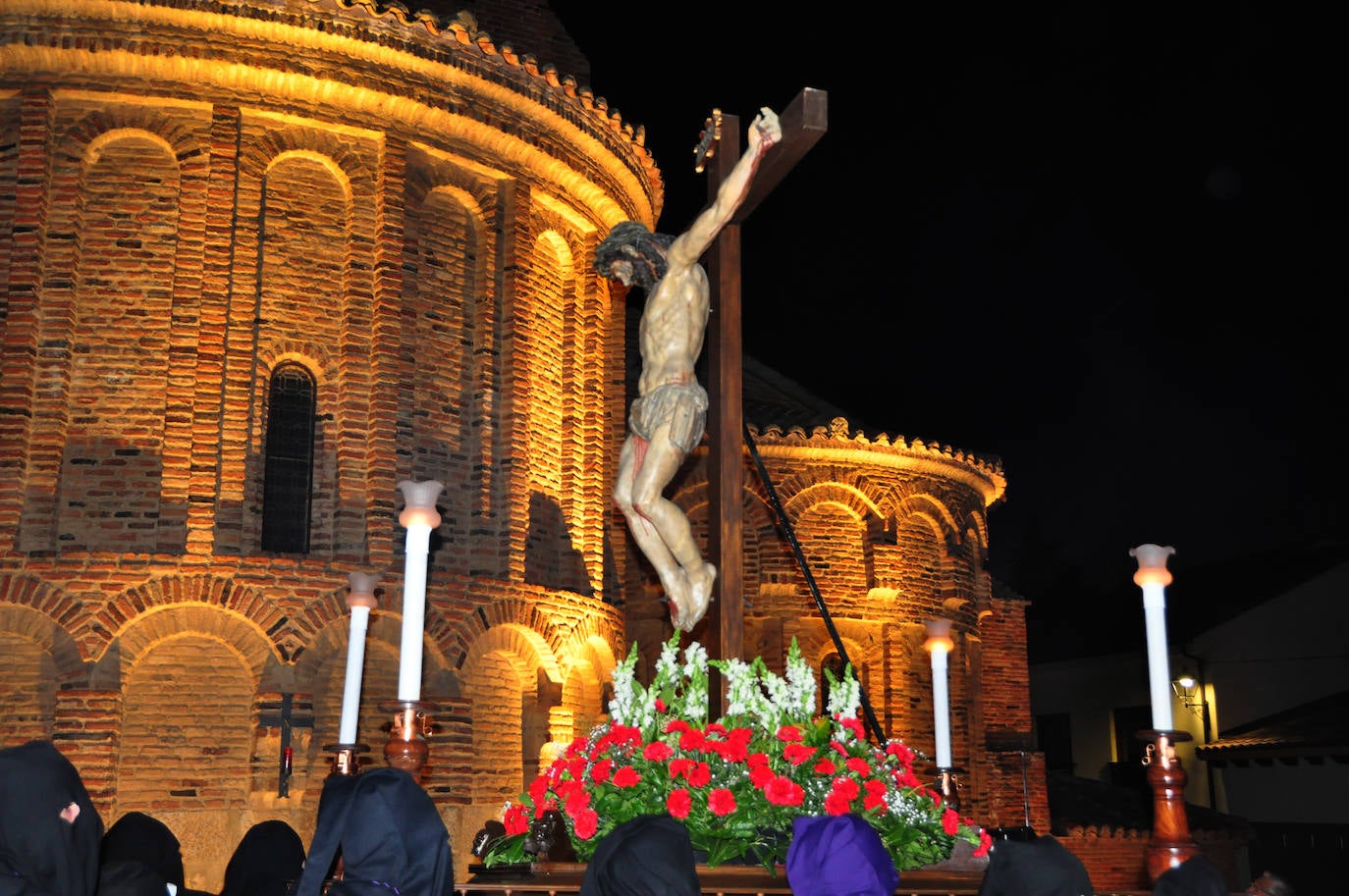 La coincidencia con la muestra de las Edades del Hombre le dan un protagonismo especial a Semana Santa de Sahagún.