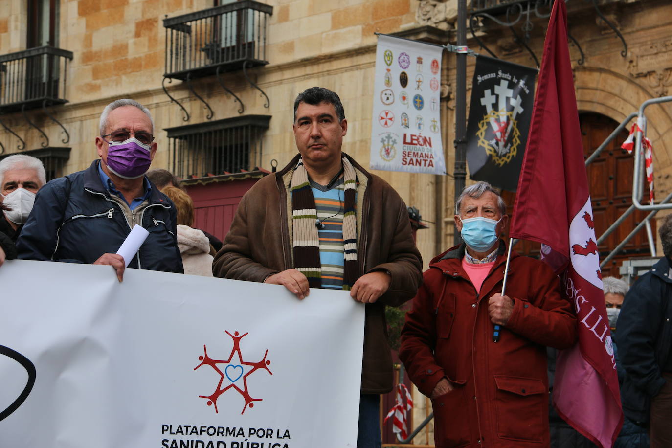 La Plataforma por la Sanidad celebra una concentración en Botines para exigir un incremento de los recursos. 