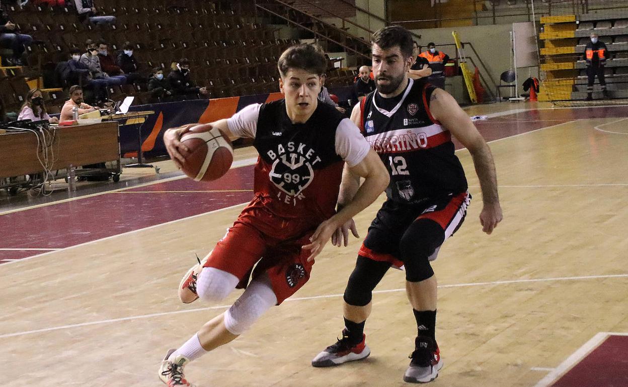 Partido de ULE Basket León en el Palacio de los Deportes. 