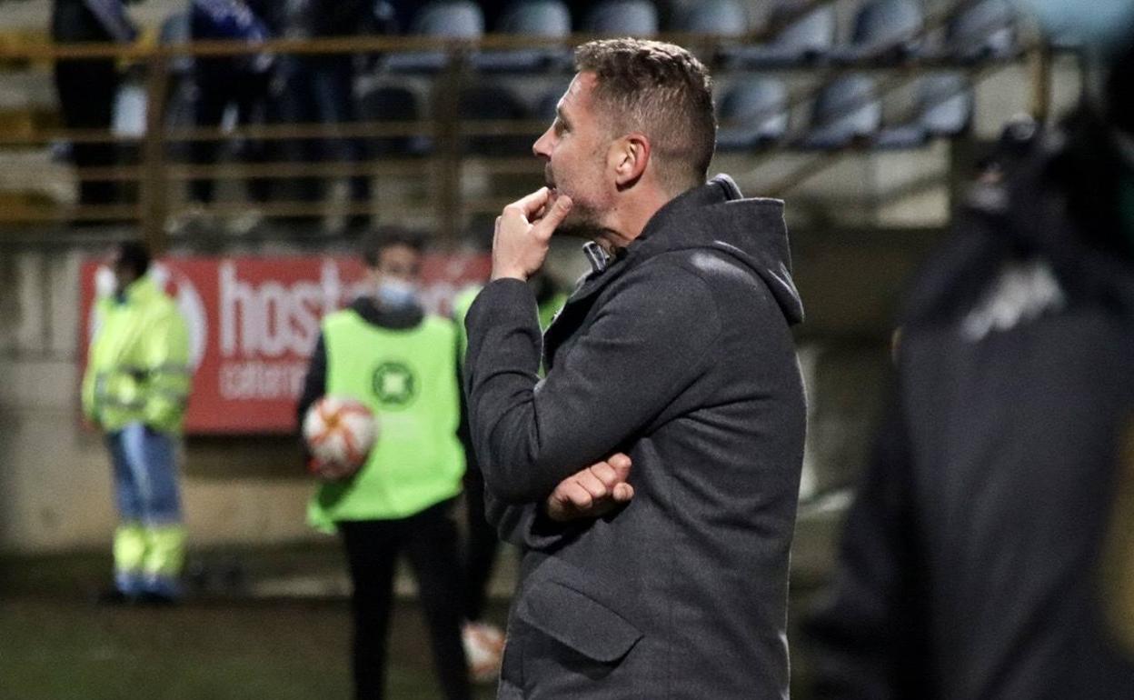 Curro Torres en uno de los partidos de la Cultural y Deportiva Leonesa. 