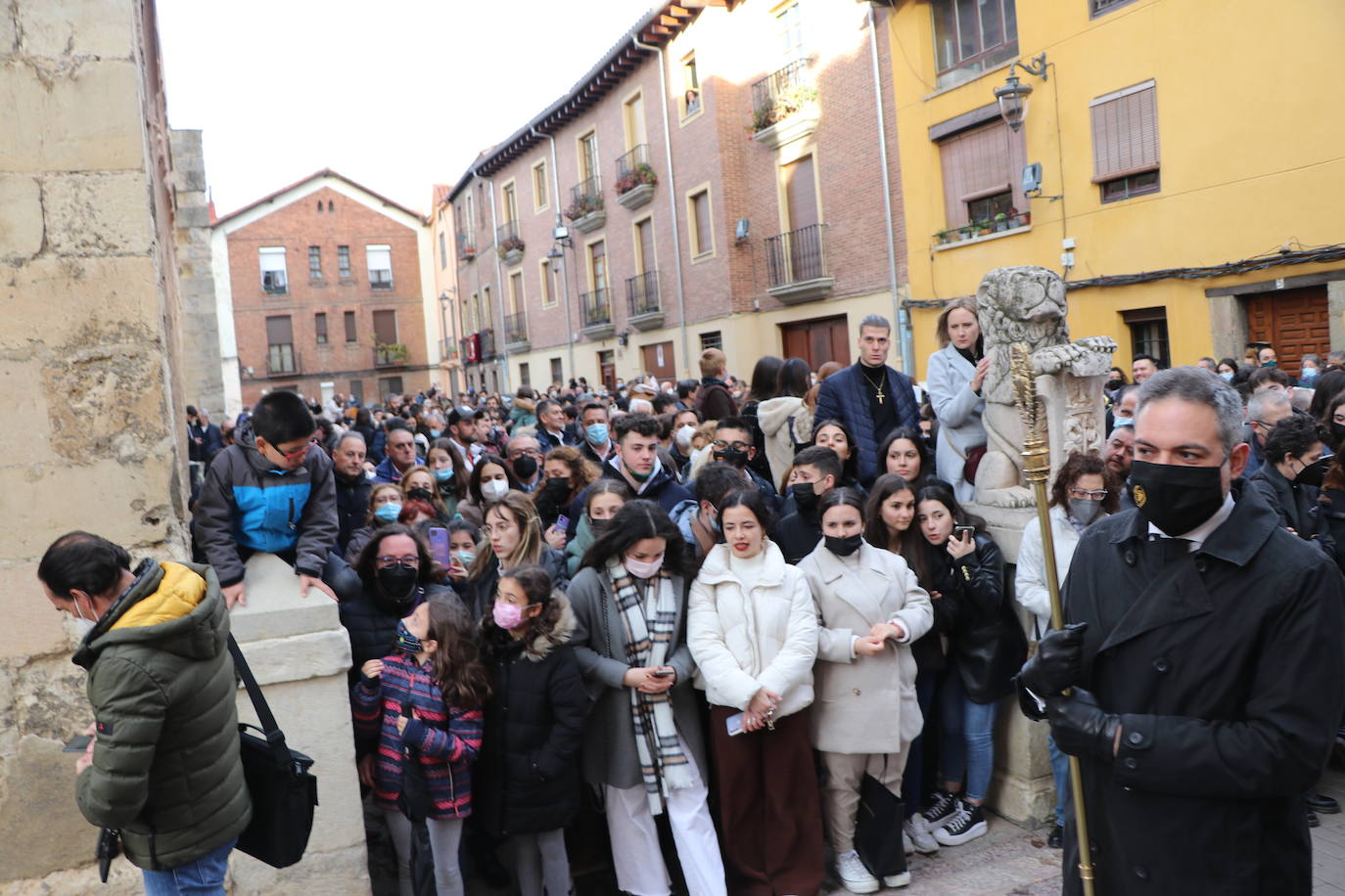 La Virgen del Mercado anuncia a los leoneses en inicio de la Semana Santa.