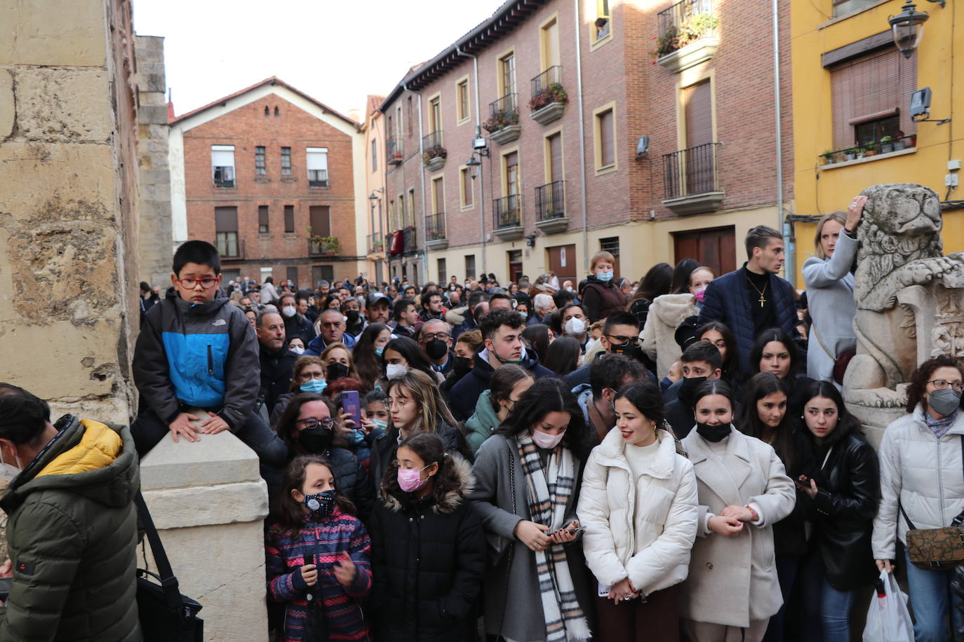 La Virgen del Mercado anuncia a los leoneses en inicio de la Semana Santa.