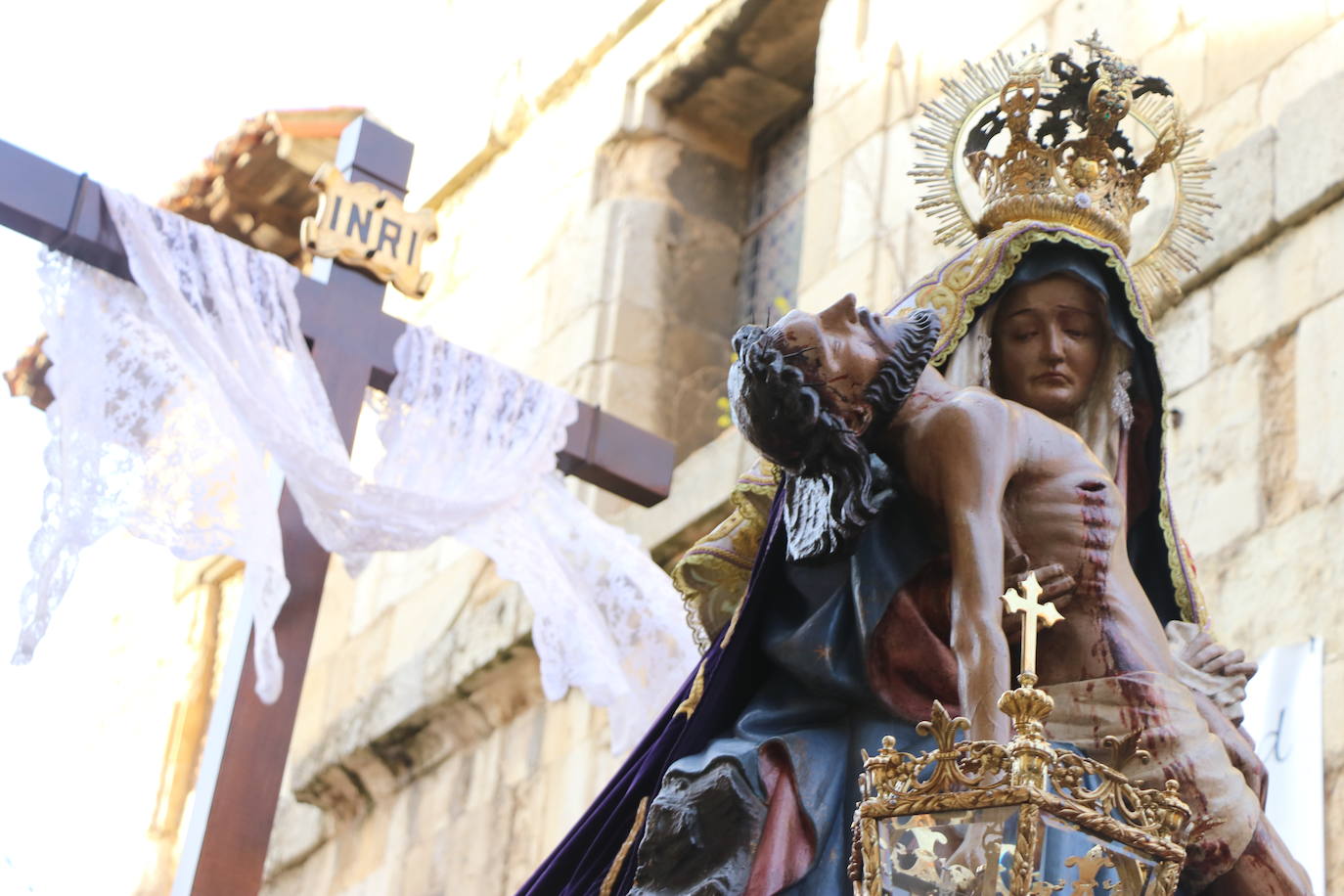 La Virgen del Mercado anuncia a los leoneses en inicio de la Semana Santa.