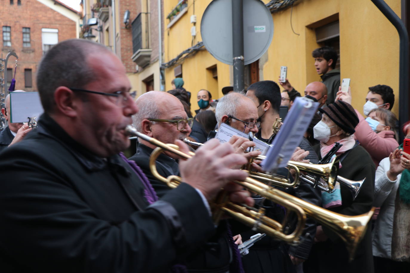 La Virgen del Mercado anuncia a los leoneses en inicio de la Semana Santa.