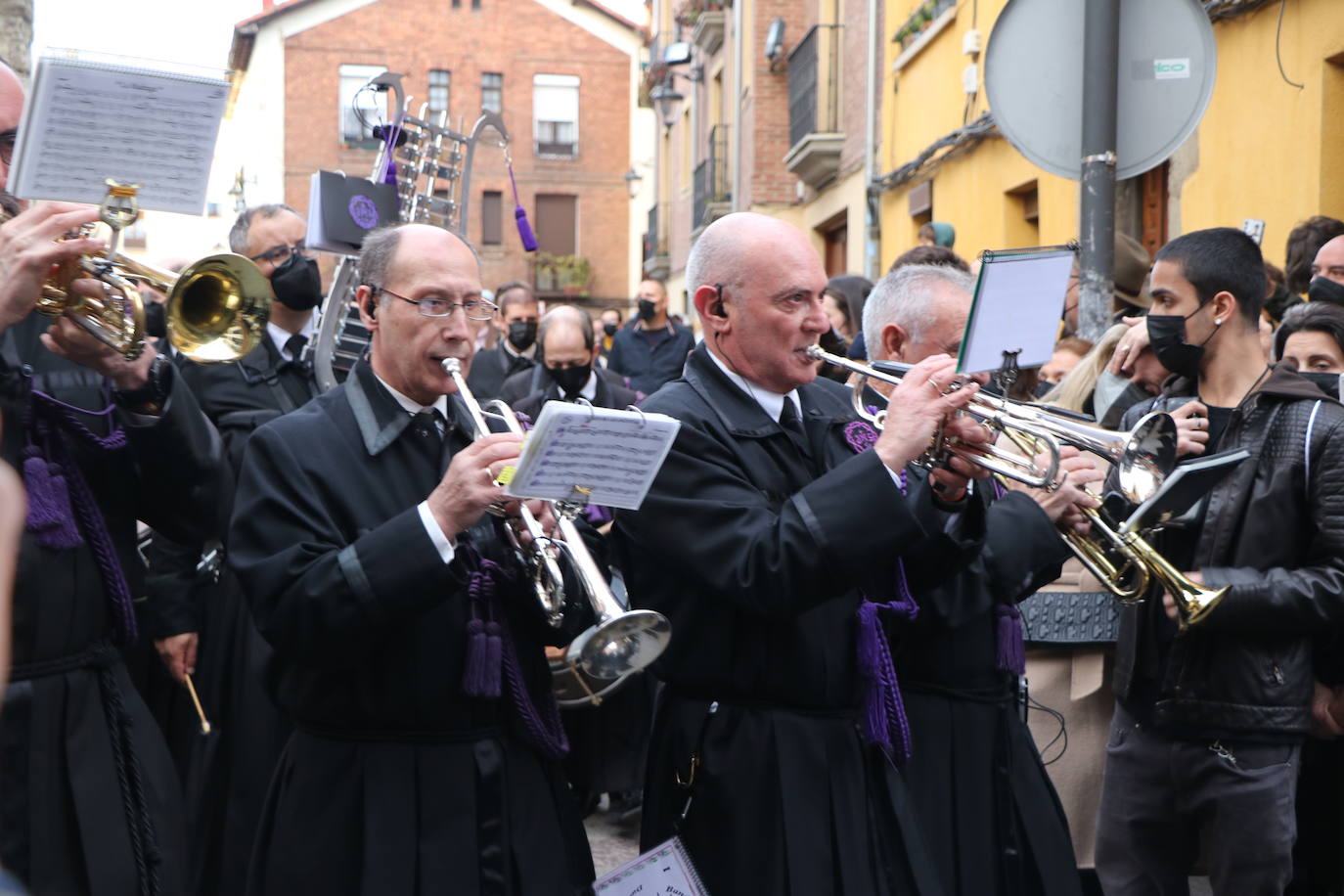 La Virgen del Mercado anuncia a los leoneses en inicio de la Semana Santa.