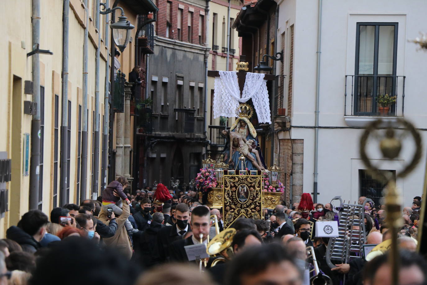 La Virgen del Mercado anuncia a los leoneses en inicio de la Semana Santa.