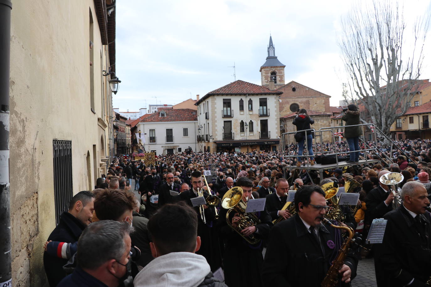 La Virgen del Mercado anuncia a los leoneses en inicio de la Semana Santa.