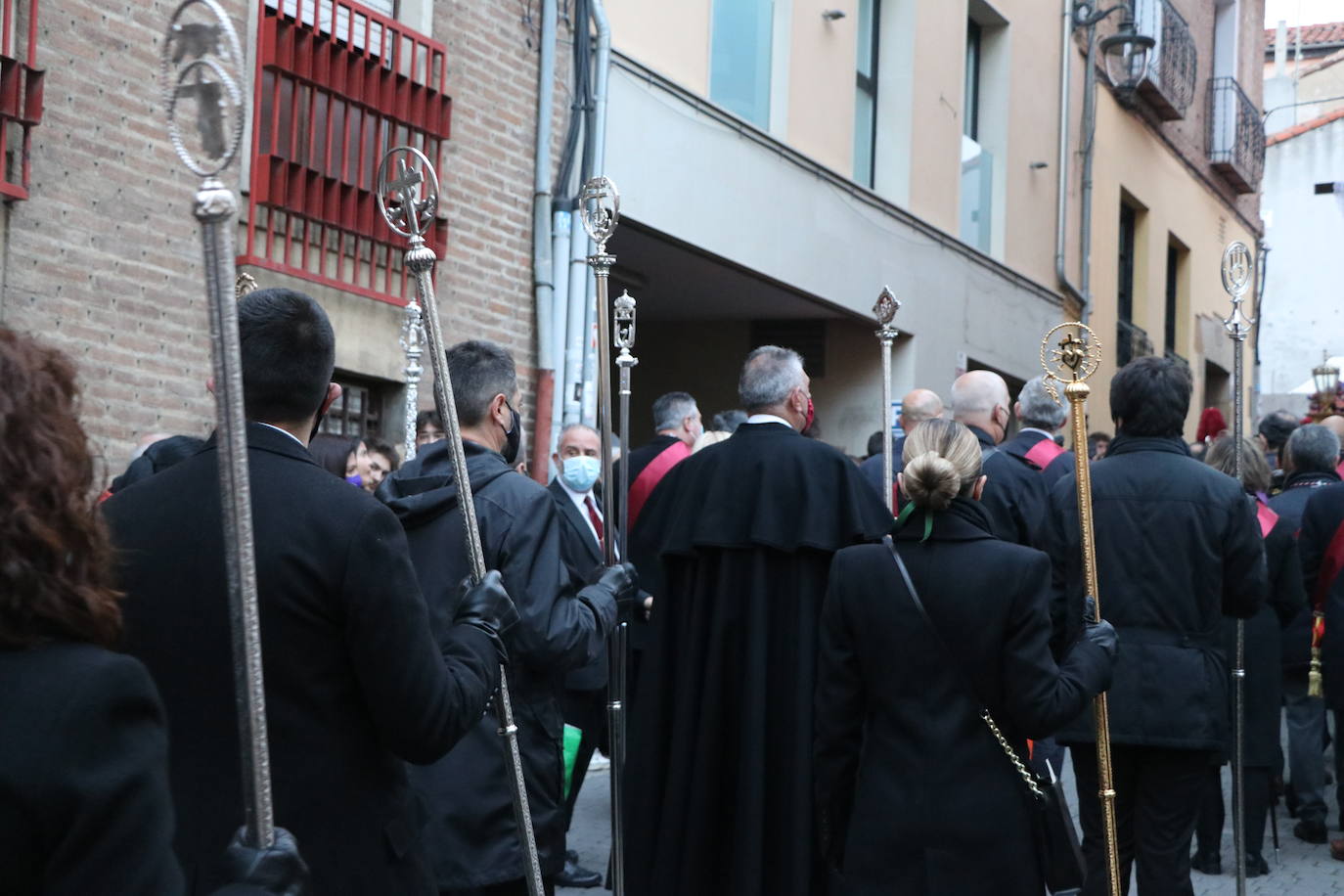 La Virgen del Mercado anuncia a los leoneses en inicio de la Semana Santa.