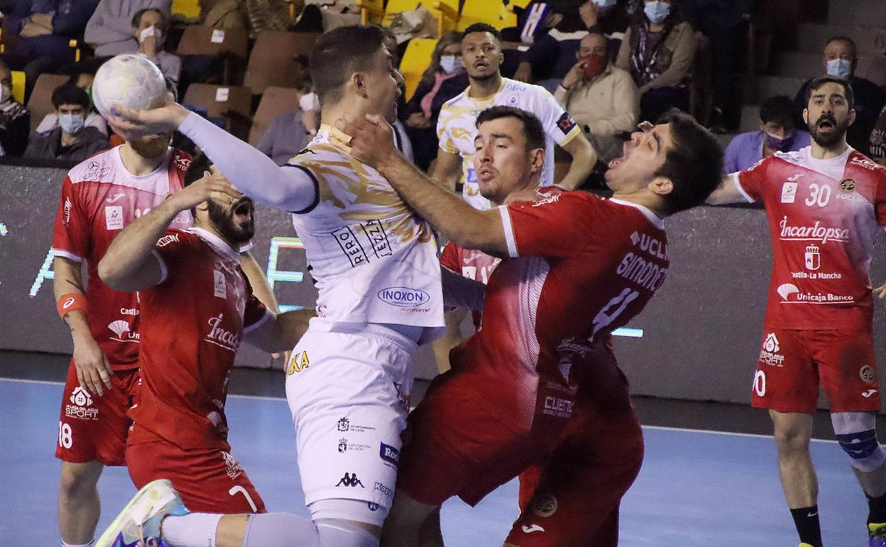 Imagen de archivo de un partido del Abanca Ademar de esta temporada.