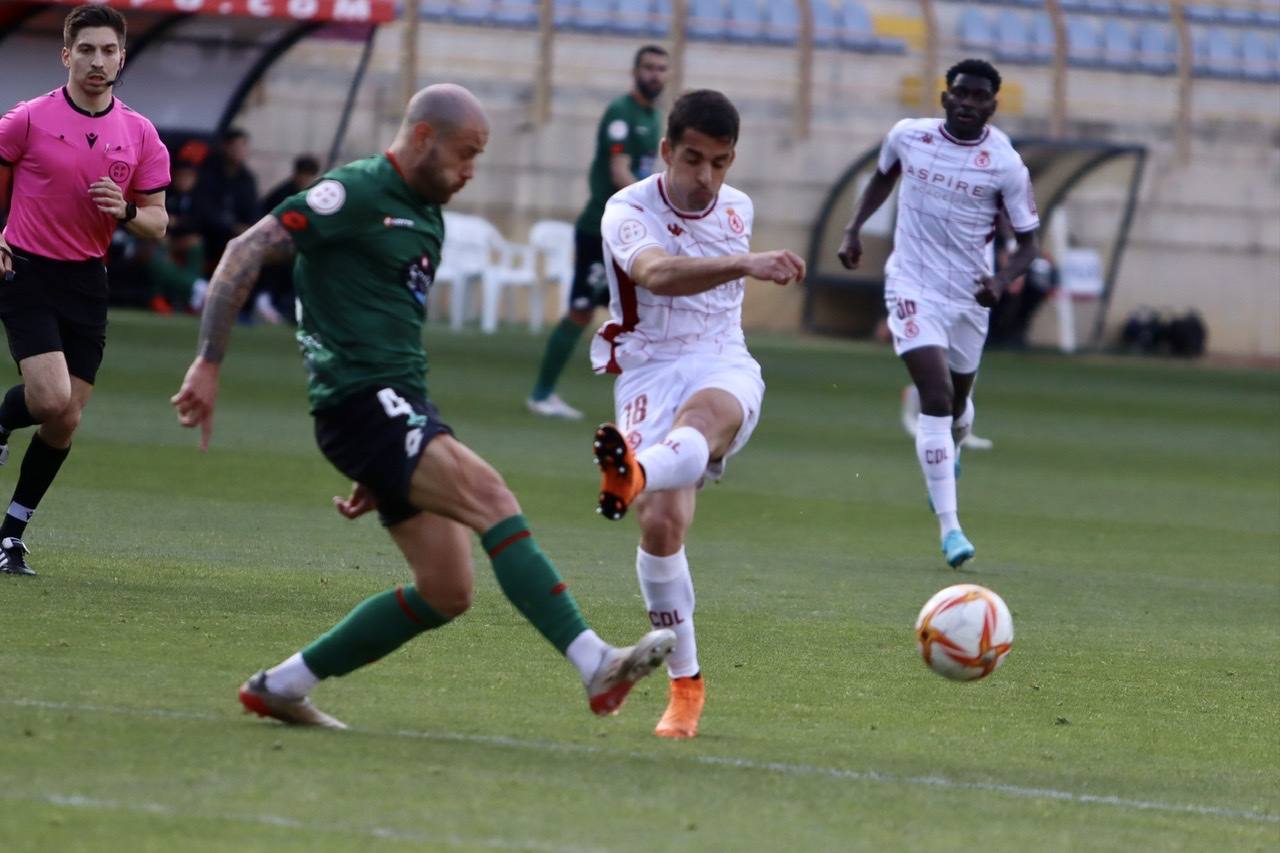 Lance de juego en el Cultural- Racing de Ferrol. 