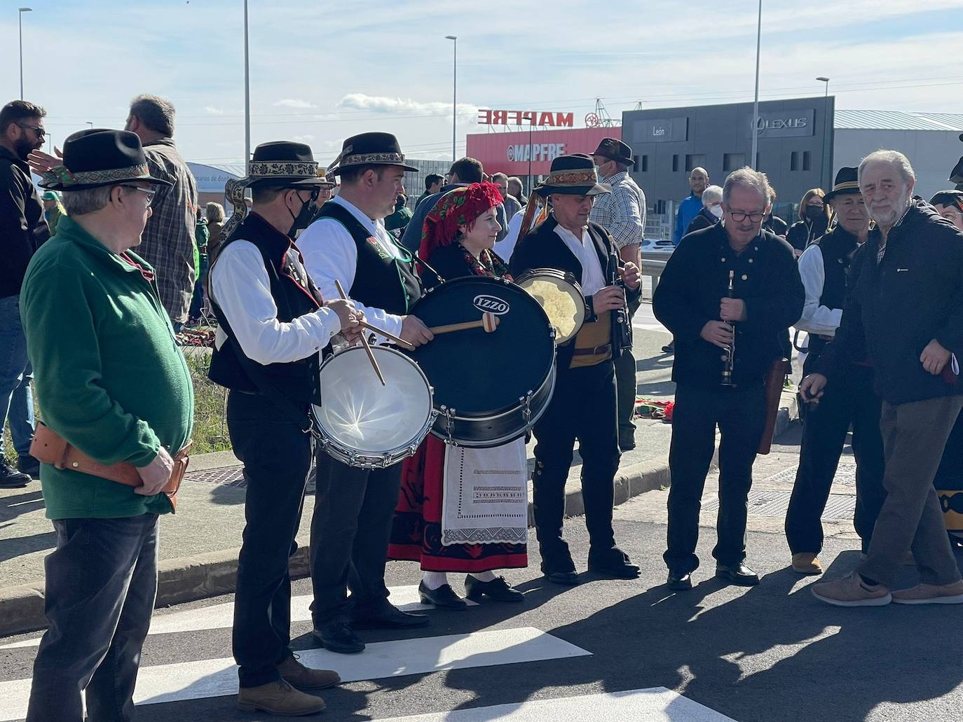 Pendones en La Virgen del Camino. 