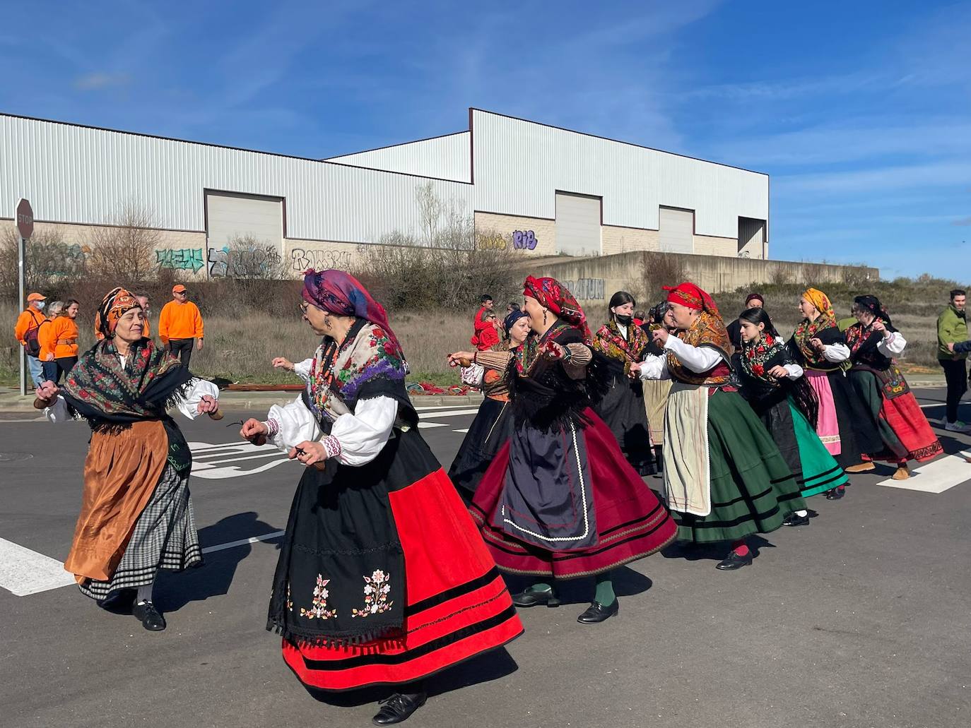 Pendones en La Virgen del Camino. 