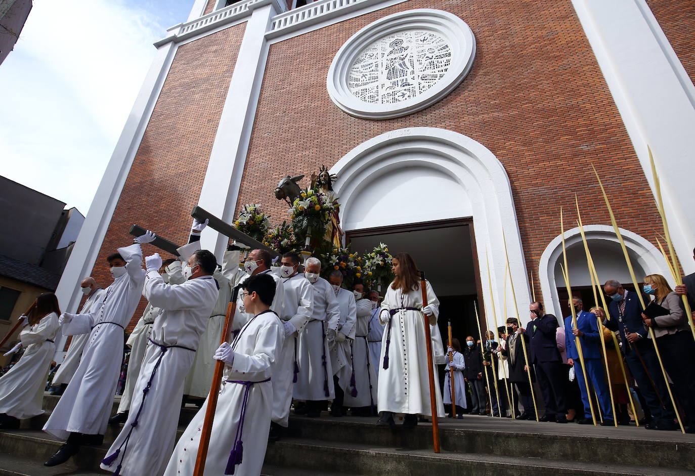 Ponferrada volvió, tras dos años de parón, a cumplir con la tradición del Domingo de Ramos.