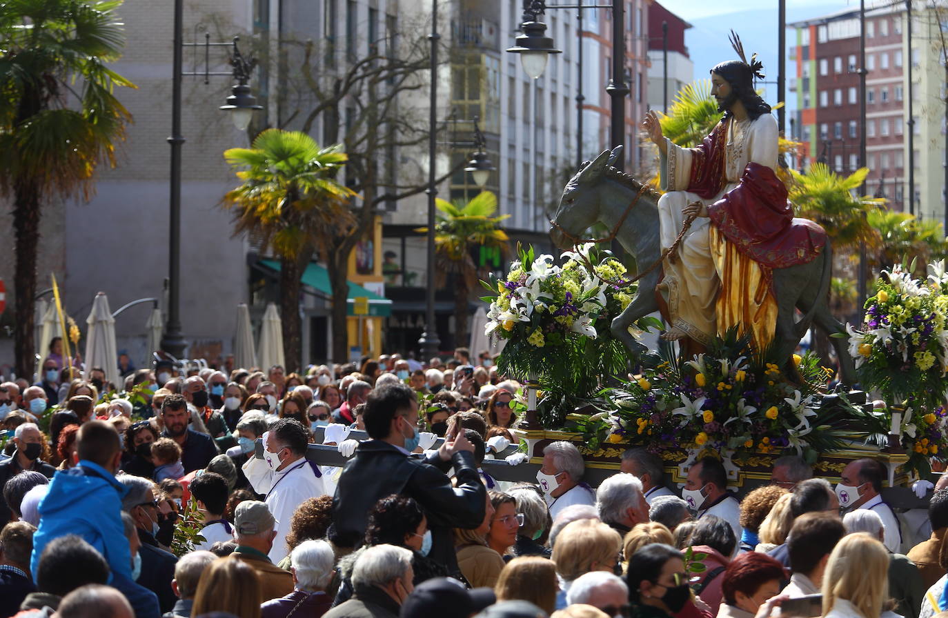 Ponferrada volvió, tras dos años de parón, a cumplir con la tradición del Domingo de Ramos.