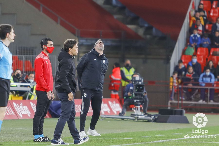 Lance de juego en el partido entre el UD Almería y SD Ponferradina. 