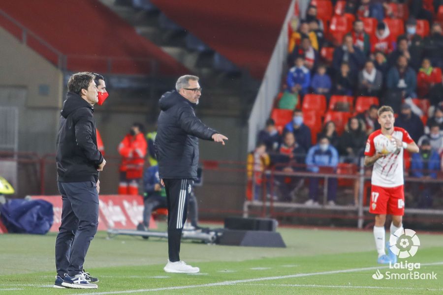 Lance de juego en el partido entre el UD Almería y SD Ponferradina. 