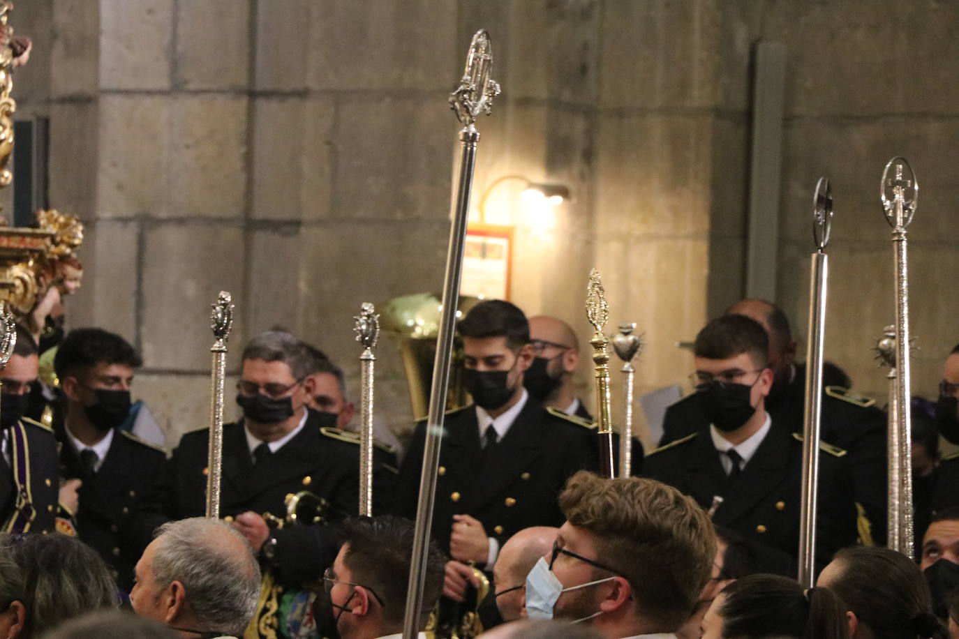 La adversa climatología marca el Lunes Santo en León capital