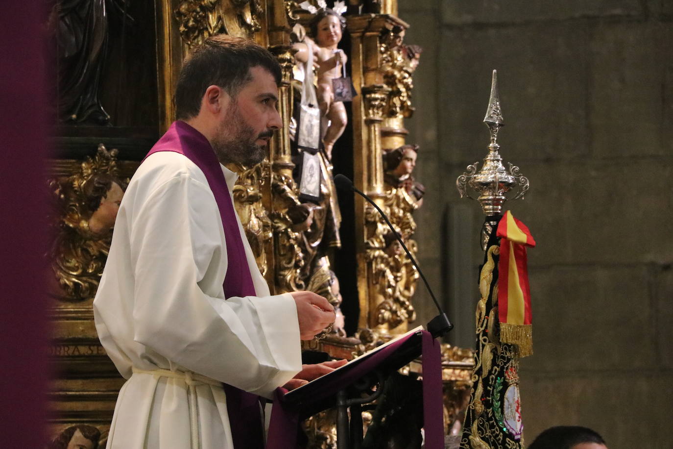 La adversa climatología marca el Lunes Santo en León capital