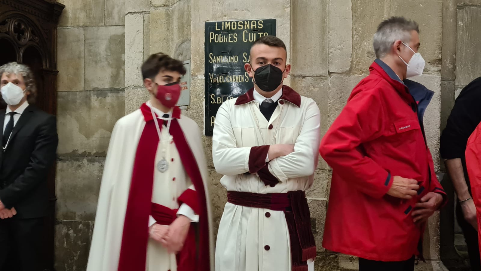 La adversa climatología marca el Lunes Santo en León capital