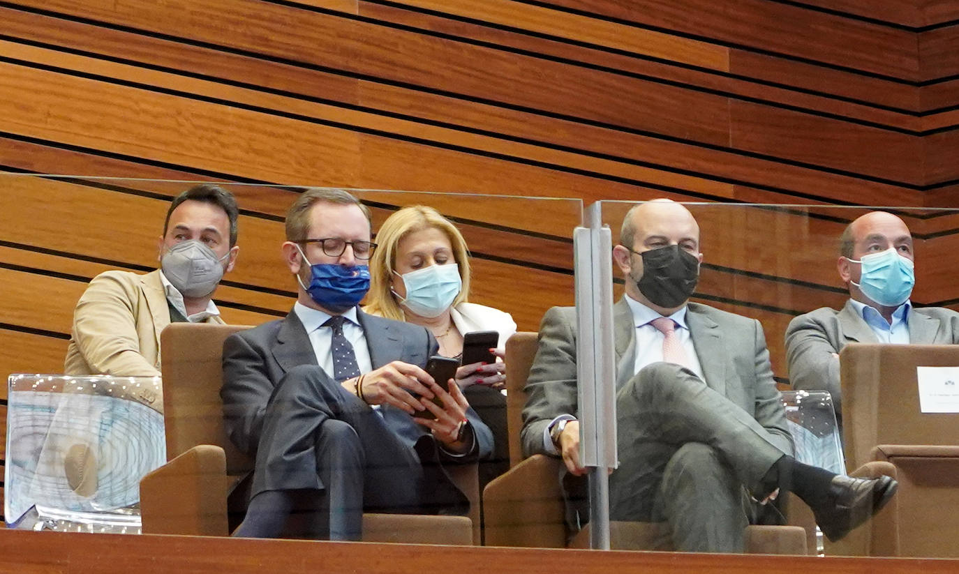 El portavoz del Grupo Socialista, Luis Tudanca, durante la sesión de tarde del debate de investidura del candidato a la Presidencia de la Junta de Castilla y León