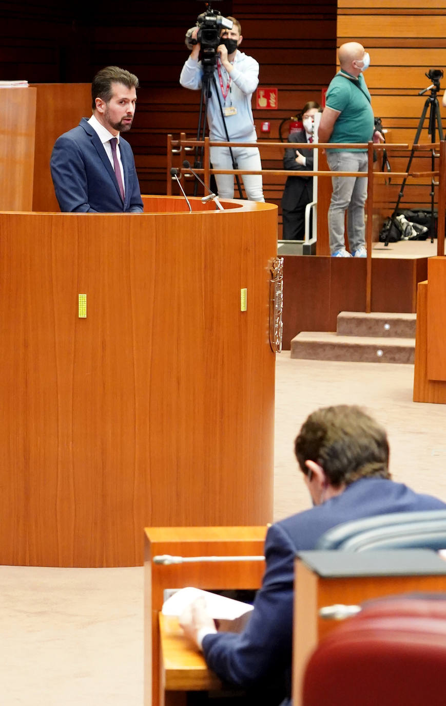 El portavoz del Grupo Socialista, Luis Tudanca, durante la sesión de tarde del debate de investidura del candidato a la Presidencia de la Junta de Castilla y León