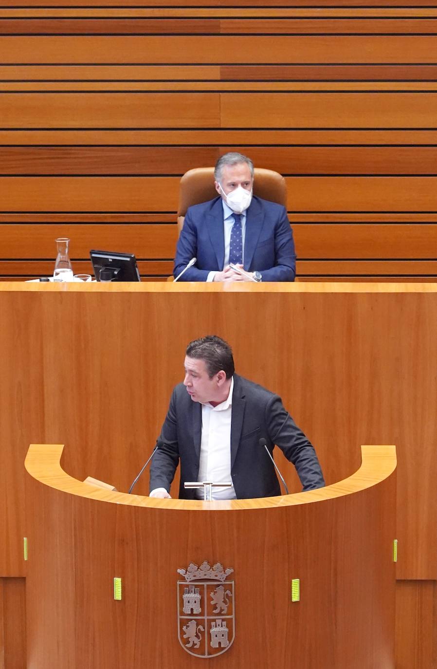 El portavoz del Grupo Socialista, Luis Tudanca, durante la sesión de tarde del debate de investidura del candidato a la Presidencia de la Junta de Castilla y León