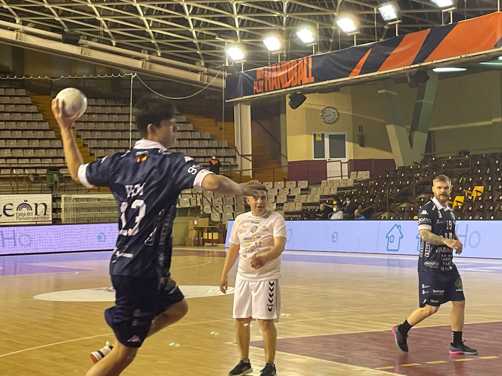 Imagen del encuentro entre el Abanca Ademar León y SOLTRA. 