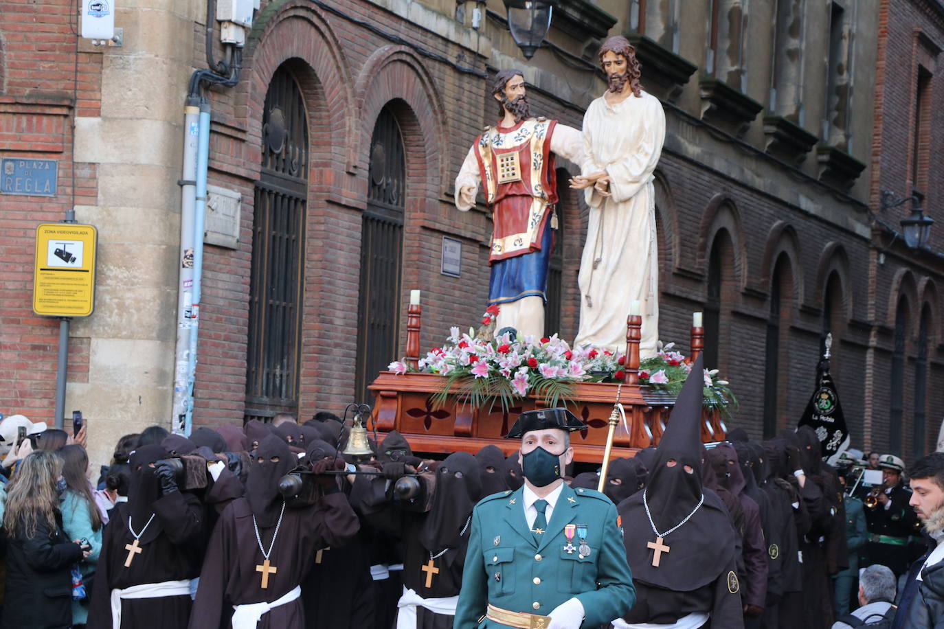 Uno de los momentos de la Procesión del Perdón. 