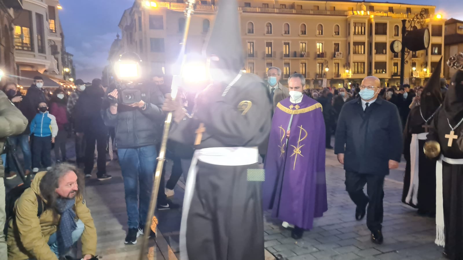 .La Semana Santa de León se adentra en los días principales y lo hace desde el perdón