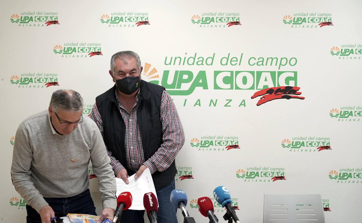 Lorenzo Rivera y Aurelio González, en rueda de prensa. 