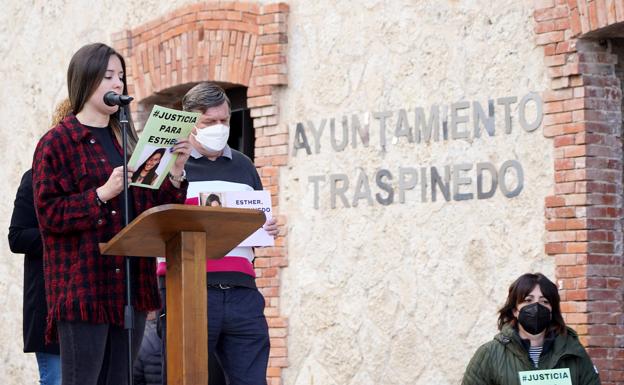 Traspinedo recuerda a Esther López con una concentración