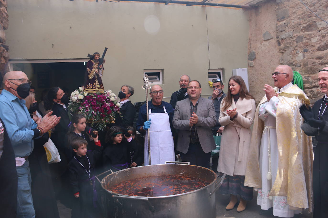 Fotos: El Santo Potajero alimenta a La Bañeza