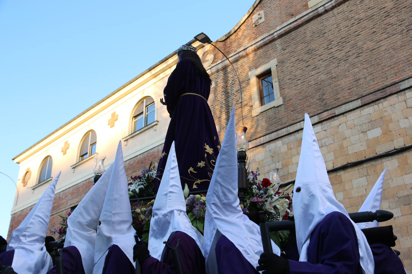 La Cofradía Santísimo Cristo de la Expiración y del Silencio ha puesto en la calle el recogimiento del Miércoles Santo. 