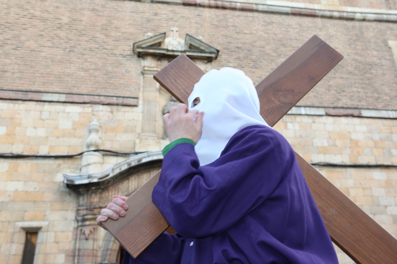 La Cofradía Santísimo Cristo de la Expiración y del Silencio ha puesto en la calle el recogimiento del Miércoles Santo. 