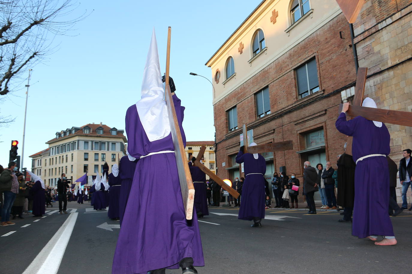 La Cofradía Santísimo Cristo de la Expiración y del Silencio ha puesto en la calle el recogimiento del Miércoles Santo. 