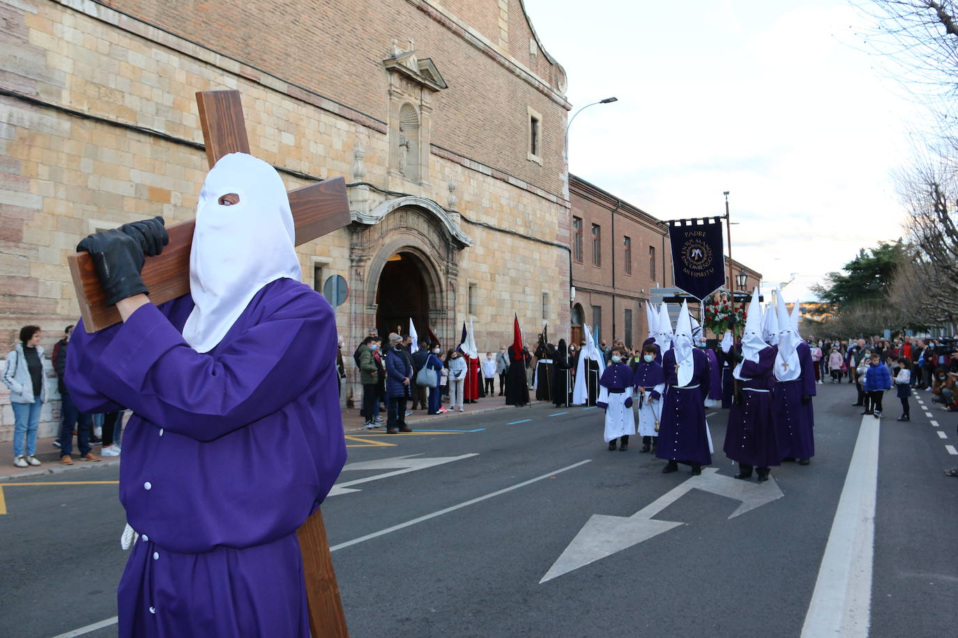 La Cofradía Santísimo Cristo de la Expiración y del Silencio ha puesto en la calle el recogimiento del Miércoles Santo. 