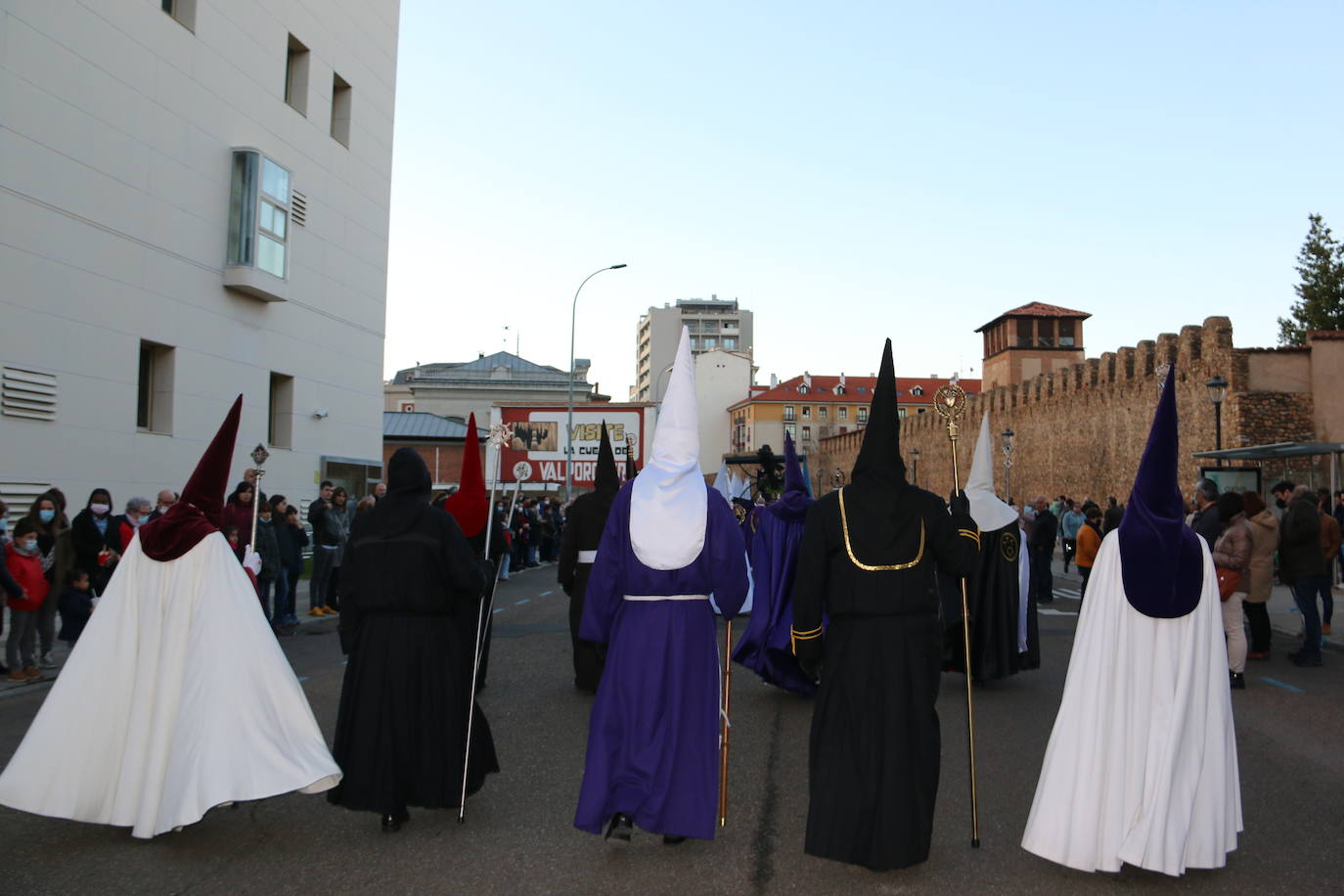 La Cofradía Santísimo Cristo de la Expiración y del Silencio ha puesto en la calle el recogimiento del Miércoles Santo. 