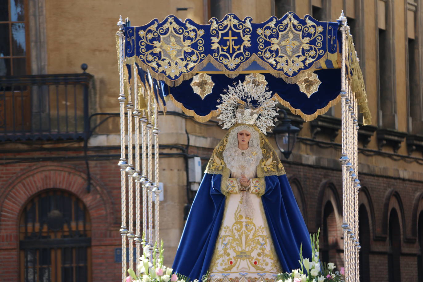 Fotos: Cofradía de las Bienaventuranzas | El &#039;Moreno&#039; se alza al cielo