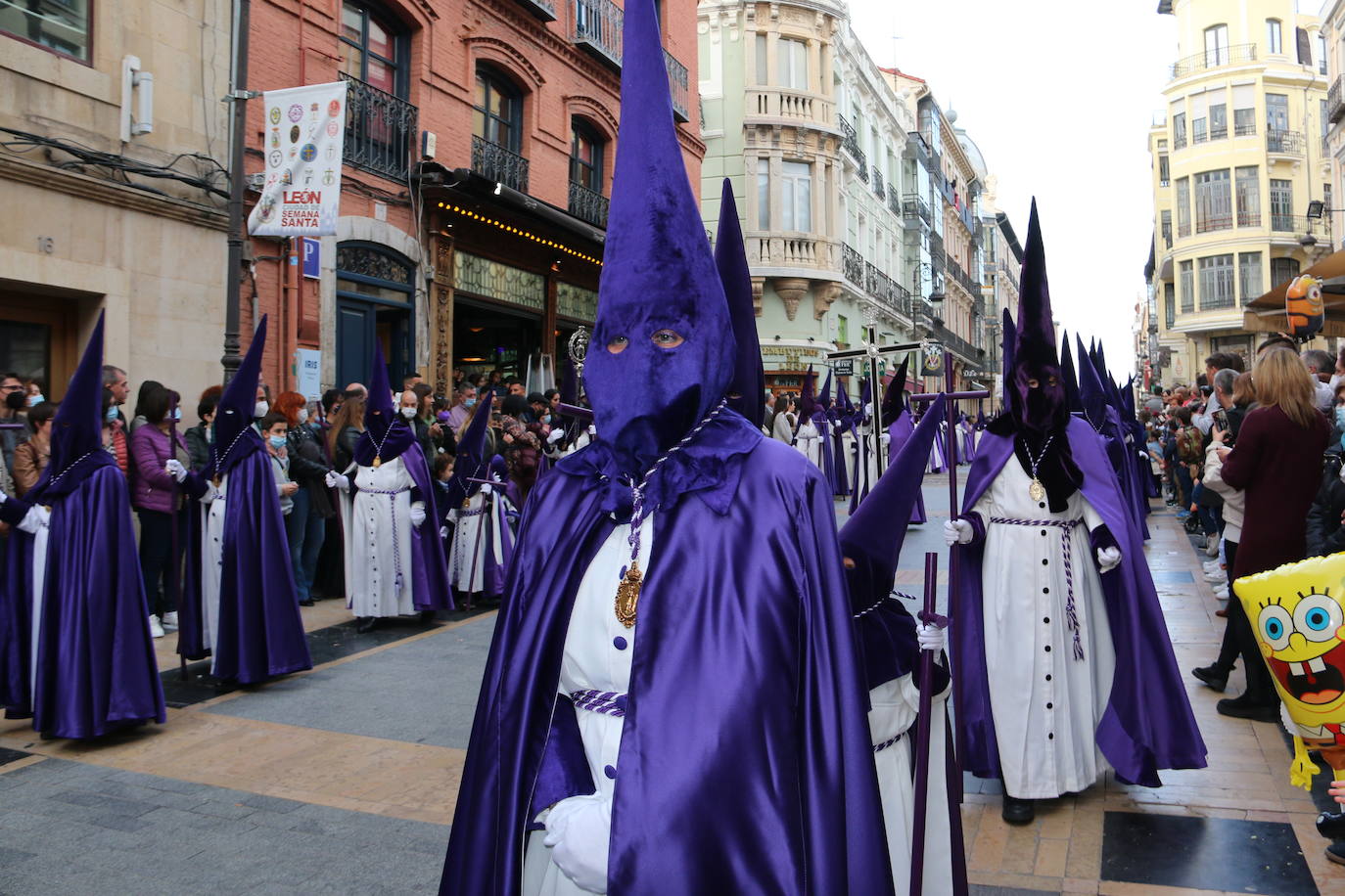 La tarde de Jueves Santo la fraternidad entre cofradías se ha materializado en la procesión de La Úlitma Cena.