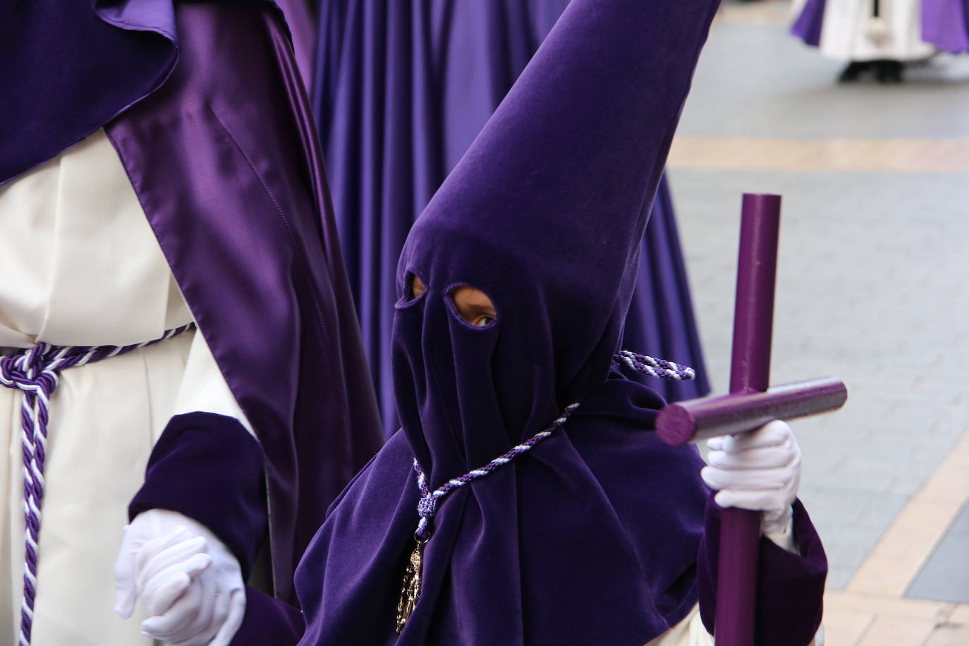 La tarde de Jueves Santo la fraternidad entre cofradías se ha materializado en la procesión de La Úlitma Cena.