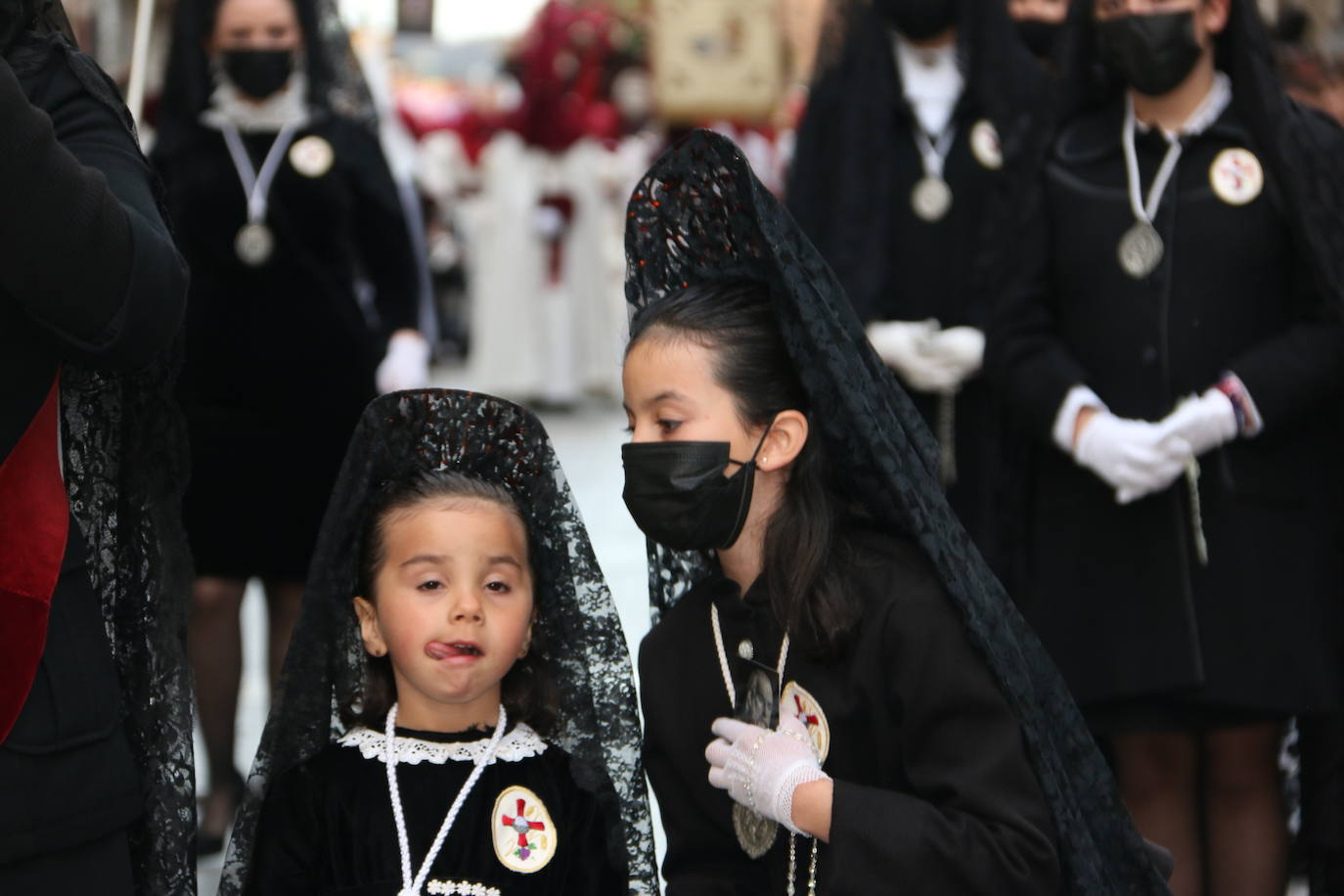 La tarde de Jueves Santo la fraternidad entre cofradías se ha materializado en la procesión de La Úlitma Cena.